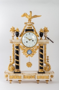 Pendule portique d&#039;époque Louis XVI (1774 - 1793)
