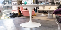 Eero Saarinen pour Knoll : Table « Tulip ovale » en marbre calacatta oro