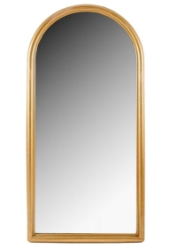 1960 Paire de miroirs en bois mouluré et doré inspirés d&#039;une ogive romane.