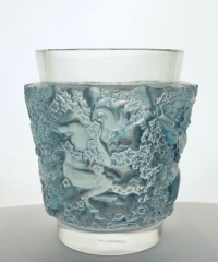 RENE LALIQUE (1860-1945) Vase «Bacchus» Patiné Bleu