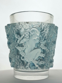 RENE LALIQUE (1860-1945) Vase «Bacchus» Patiné Bleu