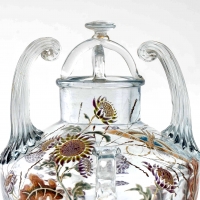 Vase Brûle-Parfums &quot;Vol d&#039;un Lépidoptère parmi des Gaillardes&quot; verre clair de lune émaillé d&#039;Emile Gallé