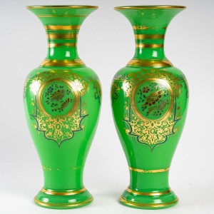 Paire de vases en opaline verte, XIXème siècle|||||||
