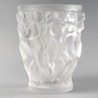 Vase &quot;Bacchantes&quot; cristal blanc de LALIQUE FRANCE