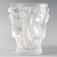 Vase &quot;Bacchantes&quot; cristal blanc de LALIQUE FRANCE