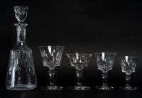 Service de Verres en cristal avec une carafe, Maison Baccarat, modèle Piccadilly, 44 verres, XXème siècle, parfait état.