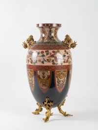 Vase en émail cloisonné monture de bronze doré, chien de Fô et bambou