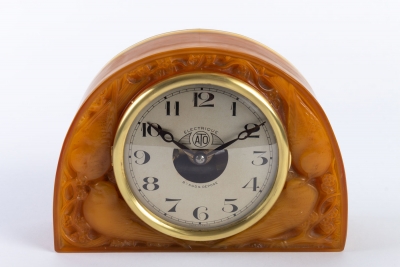 Pendule « Moineaux » verre butterscotch de René LALIQUE - mouvement électrique ATO d&#039;origine||||||||