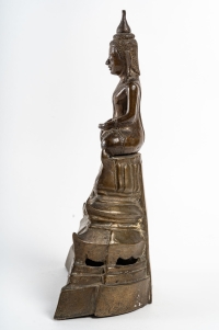Bouddha en bronze, assis en position de la prise de la terre à témoin ou vainqueur de Mâra, Laos 19e siècle