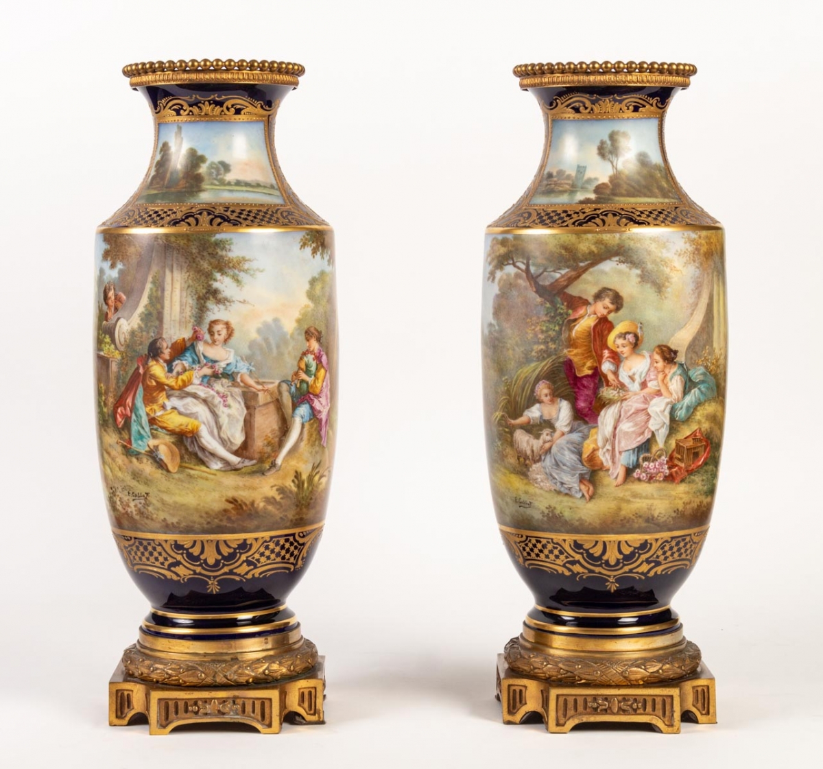 Paire de vases bleu de sèvres. Décors à la Wateau (signés). XIXème||||||||||||||