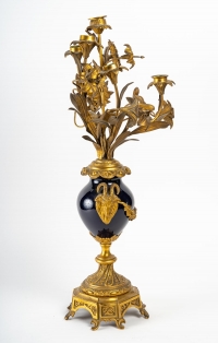 Vase couvert en porcelaine et bronze, XXème siècle