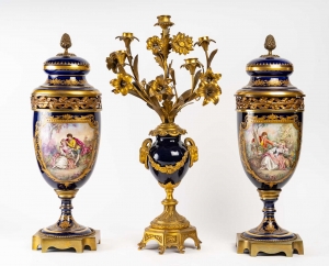 Vase couvert en porcelaine et bronze, XXème siècle||||||||||||||||