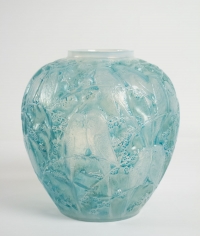 René Lalique Opalescent Vase &quot;Perruches&quot;