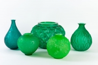 Ensemble de vases en verre vert de René LALIQUE