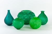 Ensemble de vases en verre vert de René LALIQUE