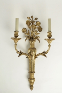 Paire d&#039;appliques de style Louis XVI en bronze doré.