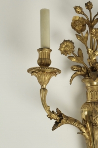 Paire d&#039;appliques de style Louis XVI en bronze doré.