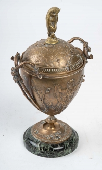 Coupe couverte en bronze et marbre, XIXème