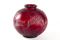 Vase « Poissons » verre rouge cerise de René LALIQUE