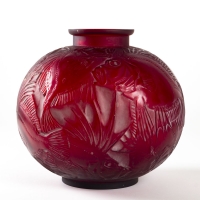 Vase « Poissons » verre rouge cerise de René Lalique