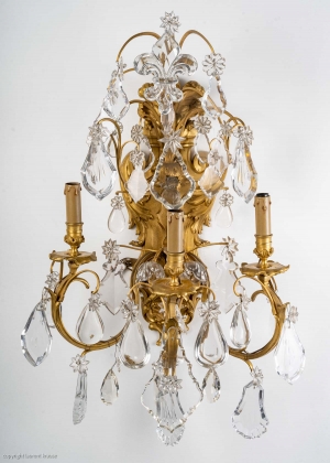 Paire d&#039;appliques en bronze et cristal, style Louis XV|||||||