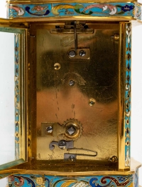 Pendule de voyage en bronze doré et émail cloisonné fin XIXème