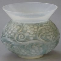 Rene Lalique : opalescent Vase &quot;Fontainebleau&quot;