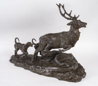 Sculpture en bronze patiné, cerf et chien de chasse, XIXème siècle.