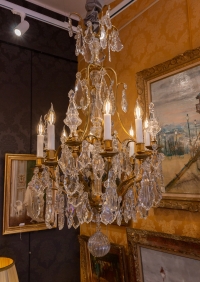 Lustre de style Louis XV en bronze doré et décor de cristal taillé attribué aux Cristalleries de Baccarat vers 1880
