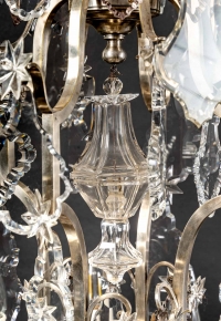 Important lustre avec cage en bronze argenté et cristaux a huit lumières et cinq poignards éclairants