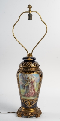 Une lampe en porcelaine fin XIXème siècle