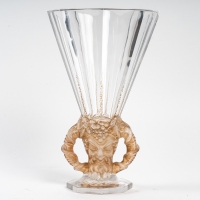René Lalique “Fauna” Vase