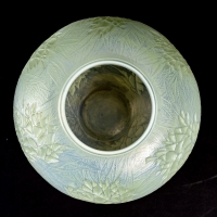Vase &quot;Estérel&quot; verre opalescent double couche patiné vert de René LALIQUE