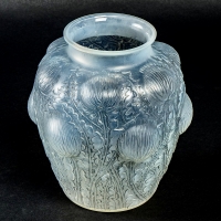 Vase &quot;Domrémy&quot; verre opalescent double couche patiné gris de René LALIQUE