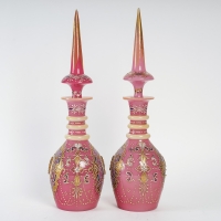Paire de carafes en opalines du XIXème siècle