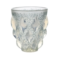 René Lalique: “Rampillon” vase in opalescent glass