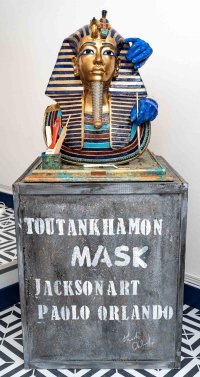 Paire de masques &quot;Toutank Ha Mon&quot; fait par la main en résine de l&#039;artiste Paolo Orlando