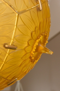Lustre Suspension « Passiflore » verre jaune-ambré de René LALIQUE