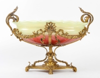 Coupe en opaline, monture en laiton, XIXème siècle
