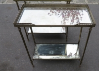 1970′ Paire de Bouts de Canapé Rectangulaires Maison Baguès Plateaux Miroirs Oxydés Argentés avec Galeries Ajourées