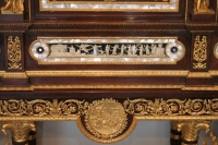 Meuble d&#039;apparat, dans le goût du serre bijoux de Marie Antoinette à Versailles. Réf: 308