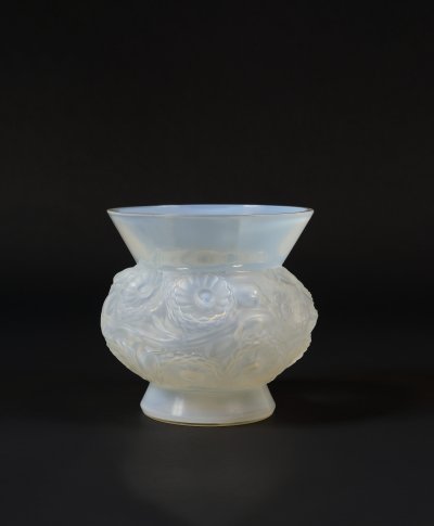 LALIQUE René, 1860-1945 Vase opalescent &quot;Souci&quot;