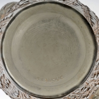 Vase « Domrémy » verre gris patiné rouge de René LALIQUE