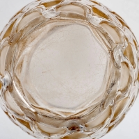 Vase « Chamois » verre blanc patiné sépia de René LALIQUE