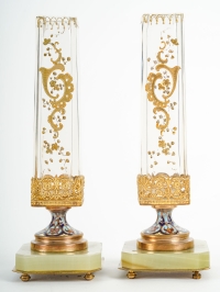 Une paire de vases en cristal et bronze cloisonné fin XIXème siècle