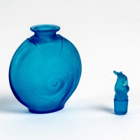 Flacon &quot;Amphitrite&quot; verre bleu électrique de René LALIQUE