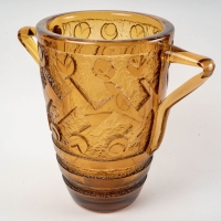 Vase Art-Déco à anses verre orange ambré dégagé à l’acide de DAUM