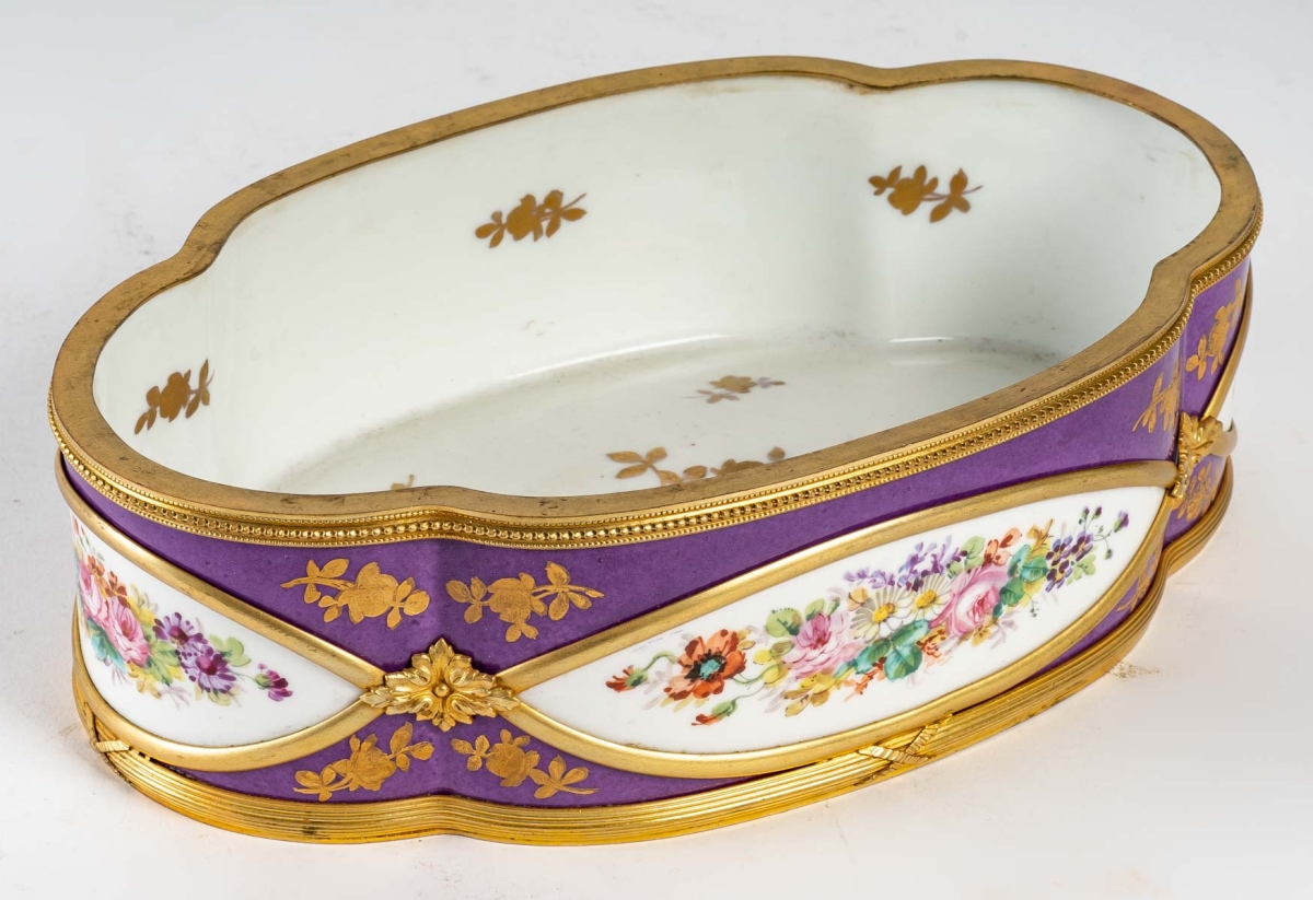 Très Belle jardinière en porcelaine de Sèvres, XIXème siècle||||||||
