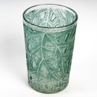 Vase &quot;Epicéa&quot; verre blanc patiné vert de René LALIQUE