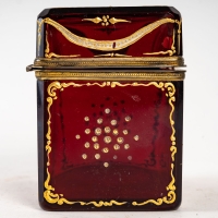 Boîte en cristal de bohême émaillé blanc et or, XIXème siècle